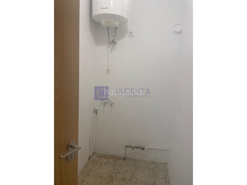 Foto ced36eb4-d394-4331-9a39-bd336e79c6d7. Local comercial a Centro Cáceres