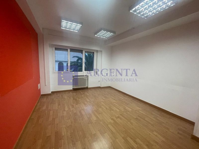 Foto f316ac2e-fc42-49fa-a4ed-0810b2f874b6. Local comercial a Centro Cáceres