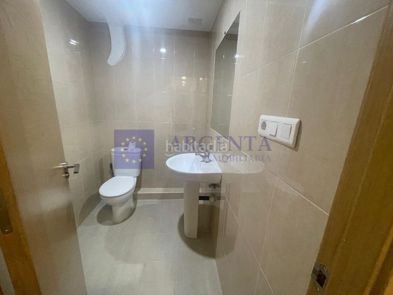 Foto f6fa69e1-e729-4936-871f-287160f40159. Local comercial a Centro Cáceres