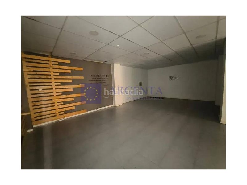Foto ef840a2d-499d-48d5-9d25-b204805a53fe. Local comercial a Centro Cáceres