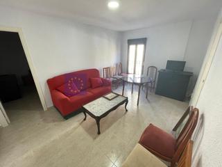 Location Appartement à Casco Antiguo. Alquiler 4 habitaciones zona cánovas