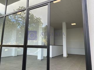 Location Local commercial  N/a. Local en alquiler con posibilidad de venta en el r66