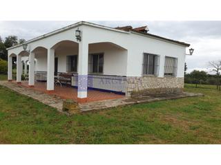 Maison  N/a. Finca ganadera y recreo en caceres