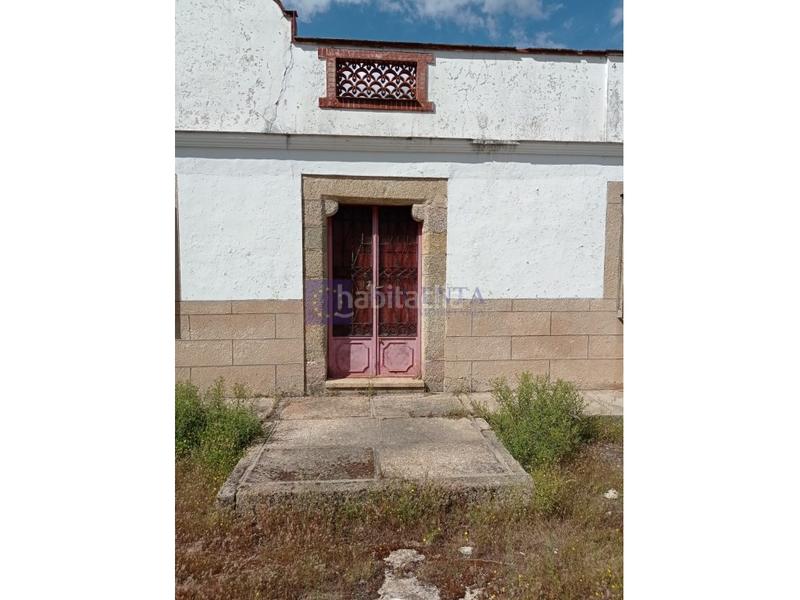 Foto c7602d19-fded-445b-87c5-d8e3618b73f7. Masia a Alcántara