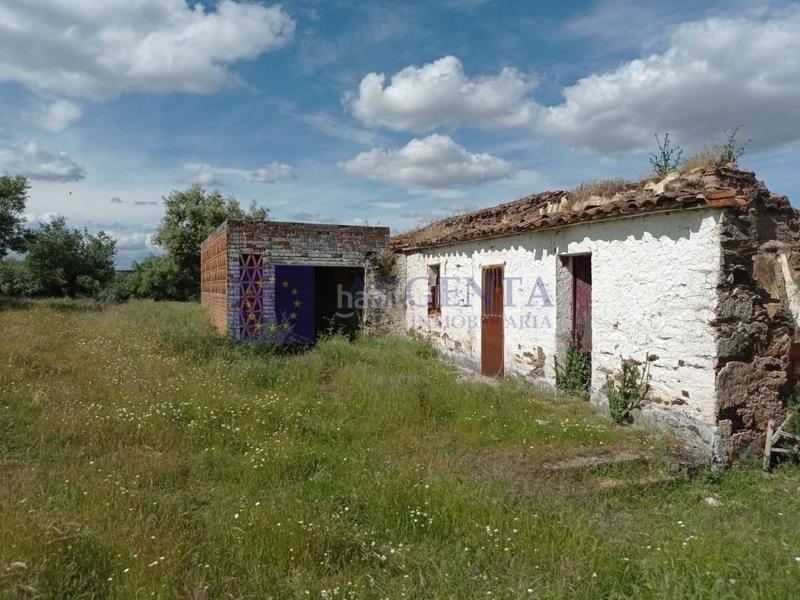 Foto d2641ab6-da7d-4c3a-a087-10c6732574c8. Masia a Alcántara