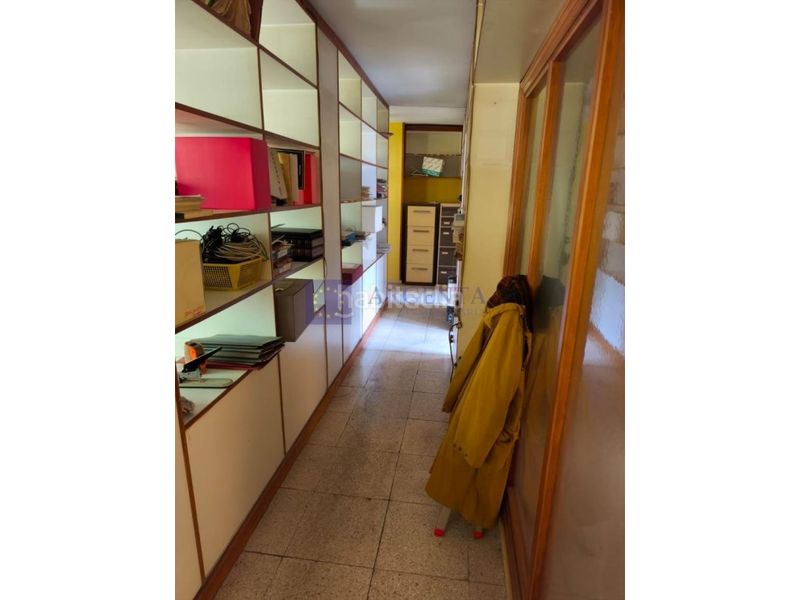 Foto c24b5099-b237-4241-8f0d-2f08cbc25ef0. Alquiler local comercial se alquila local oficina en Cáceres