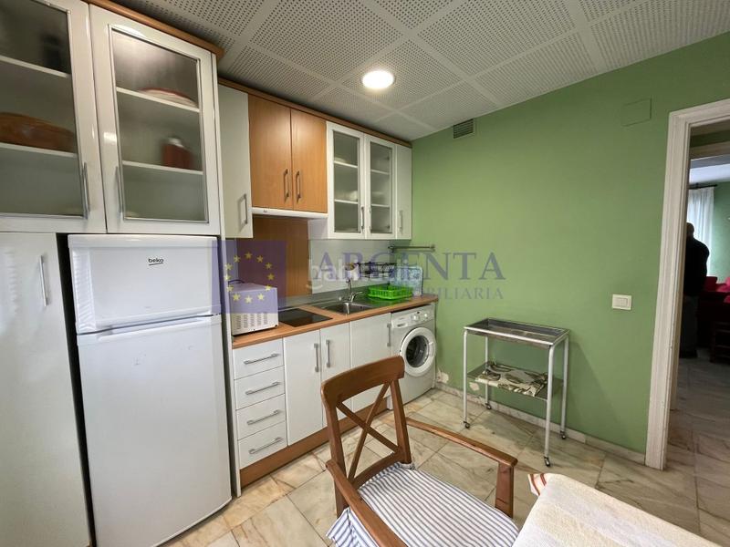 Foto c500a7df-ee07-40a3-97c0-05f3c76f74f9. Miete etagenwohnung mit parking in Centro Cáceres