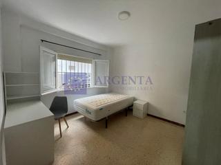 Lloguer Pis  N/a. Se alquila piso de estudiantes centro