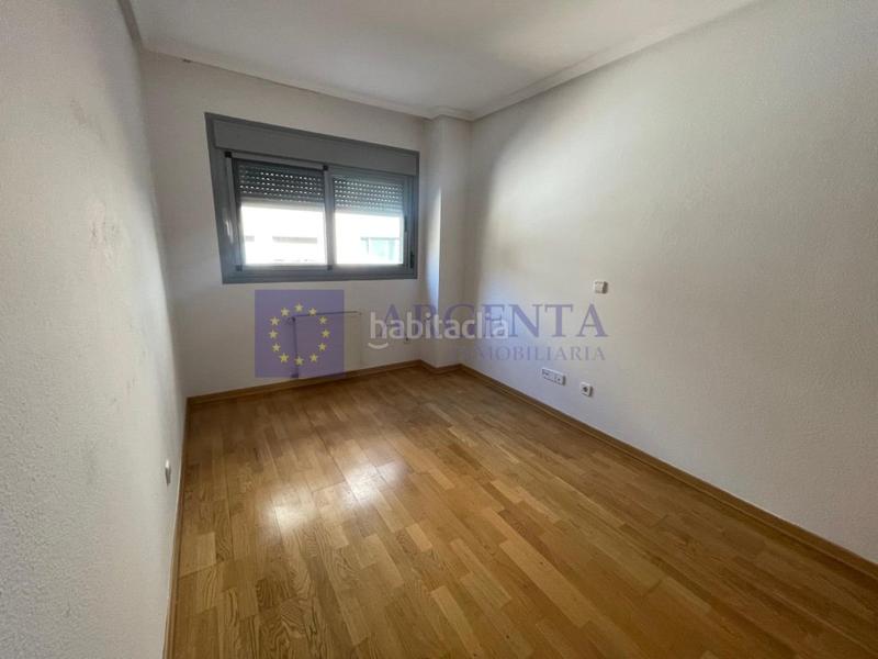 Foto b43cec68-471f-4b1b-b0e8-b01f364badfd. Alquiler piso se alquila piso Centro sin amueblar y con garaje en Cáceres