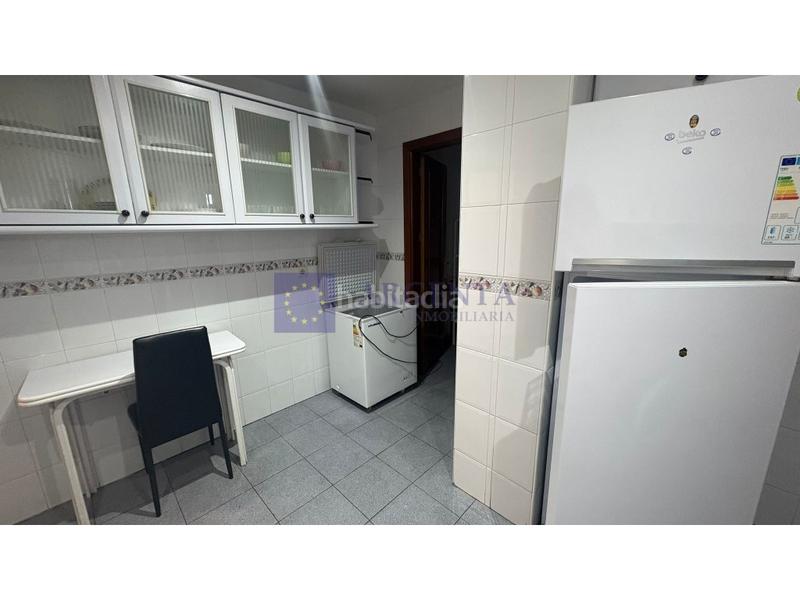 Foto 8039f6cc-4f17-4153-8047-48d0ea856f9c. Rent flat with parking in Centro Cáceres