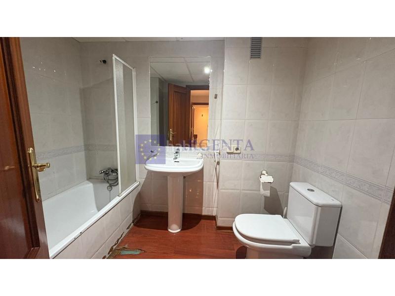 Foto 9c2afc91-62c7-4c1a-861f-4a16f7b66e1f. Rent flat with parking in Centro Cáceres