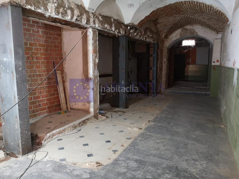 Foto 4b61ca3a-2ca9-416d-8c0f-b497b5e76f2a. Alquiler local comercial se alquila local centro en Cáceres