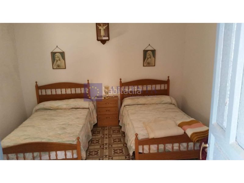 Foto 03ef2410-1ca2-4cf9-9ea2-af24f299948d. Casa amb aparcament a Alcuéscar