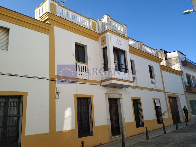 Foto b3ee1c23-5776-4283-9341-5446bdde7e39. Casa amb aparcament a Alcuéscar