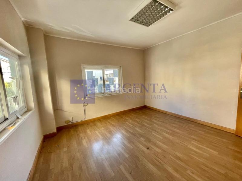 Foto 8f39b53c-5e5f-4be7-9dcc-2eefb4933f10. Alquiler local comercial se alquila local tipo oficina Centro caceres en Cáceres