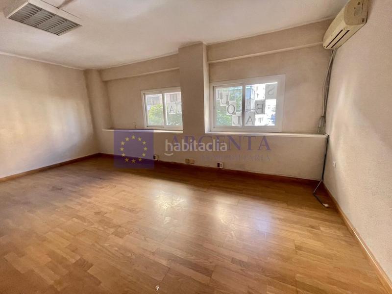 Foto a3267515-46ba-431d-a772-950e10437779. Lloguer local comercial a Centro Cáceres