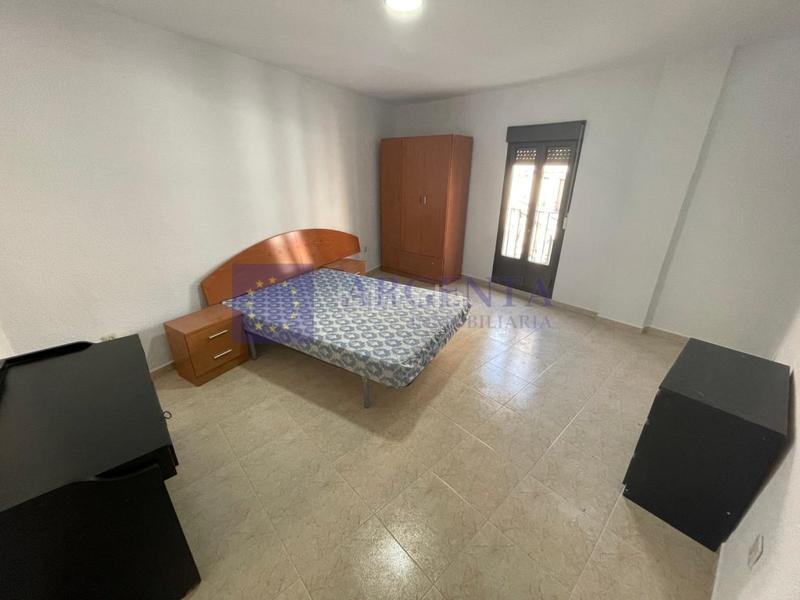 Foto 1cf073ba-41e4-47a1-b784-99dfb6230b6c. Piso  venta zona cánovas 4 habitaciones en Casco Antiguo Cáceres