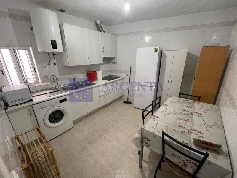 Foto 54a1c7d1-a20a-4efd-8bb7-3626c4de4aae. Piso  venta zona cánovas 4 habitaciones en Casco Antiguo Cáceres