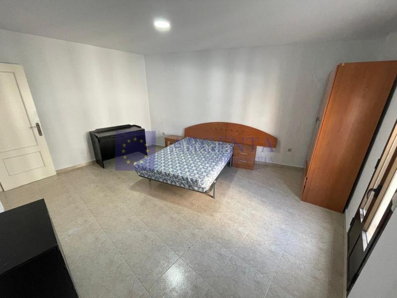 Foto c5e176f7-c8b5-4a21-9080-2c72178bfd4b. Piso  venta zona cánovas 4 habitaciones en Casco Antiguo Cáceres