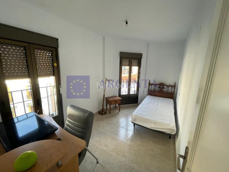 Foto fc613c0b-fc04-4096-9c45-5936b6b42d37. Piso  venta zona cánovas 4 habitaciones en Casco Antiguo Cáceres