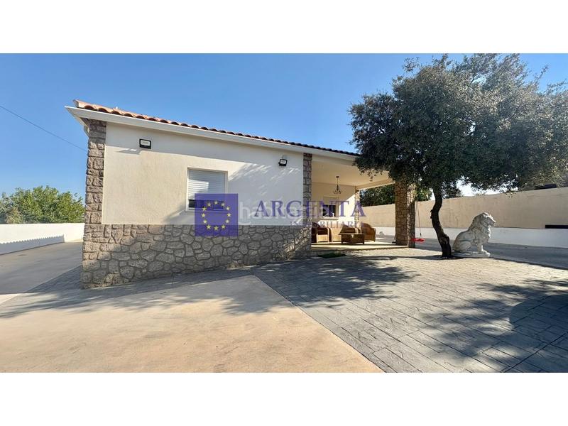 Foto 4690f985-0c41-402b-9fa5-4655b455e46c. Location chalet avec parking piscine dans Montesol - Mejostilla Cáceres