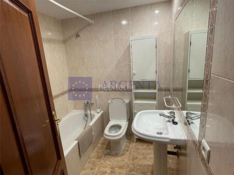 Foto ba4907e4-19bb-40eb-8c51-ad40c02b5a31. Alquiler piso  alquiler centro 3 habitaciones en Cáceres