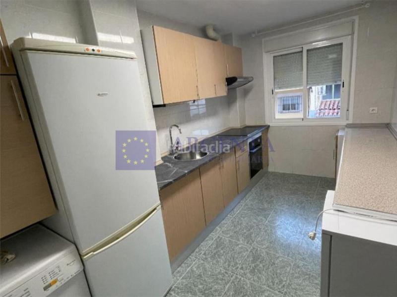 Foto e065b345-3767-4002-8a2a-4b48f1f74d21. Alquiler piso  alquiler centro 3 habitaciones en Cáceres