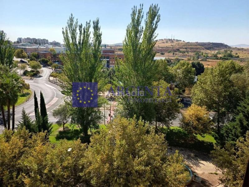 Foto f5b07140-56b1-4c12-8a4f-f55995060688. Pis amb aparcament a Ruta de la Plata Cáceres