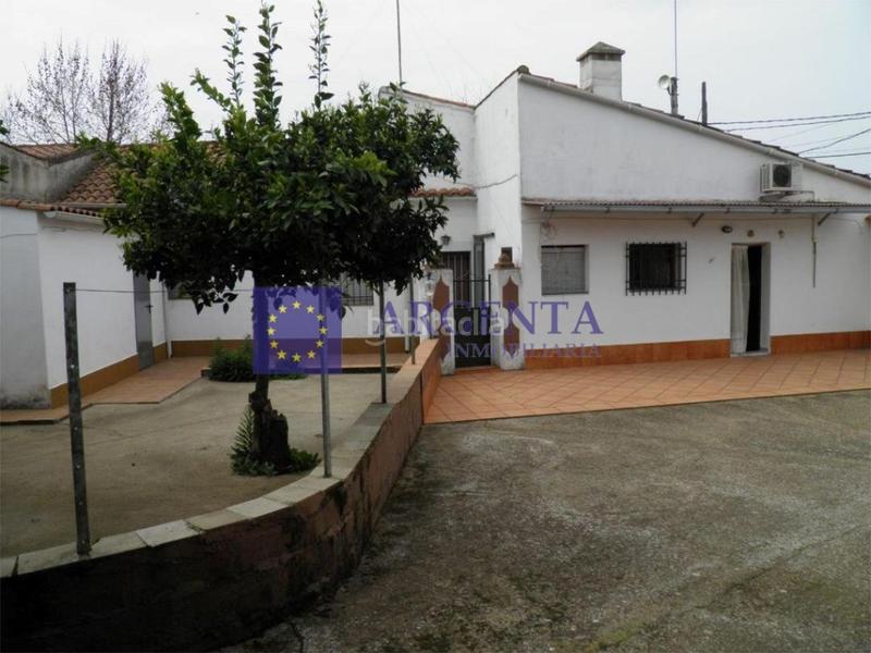 Foto 3cbee6db-a301-48d0-9dc4-7d609a2a56b5. Maison avec parking dans Valdesalor - Rincón de Ballesteros Cáceres