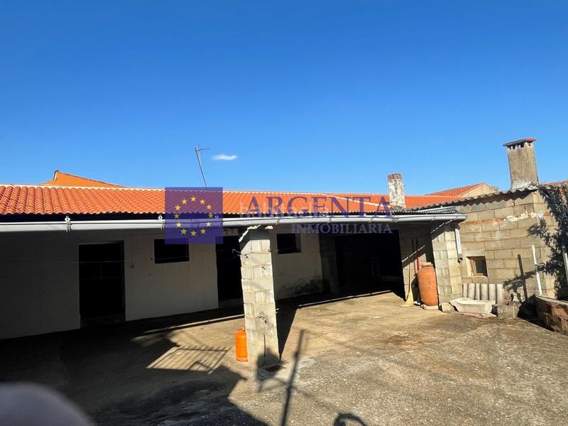 Foto ef88b9b8-1067-49a0-9493-ef57d60bf47d. Maison avec parking dans Valdesalor - Rincón de Ballesteros Cáceres