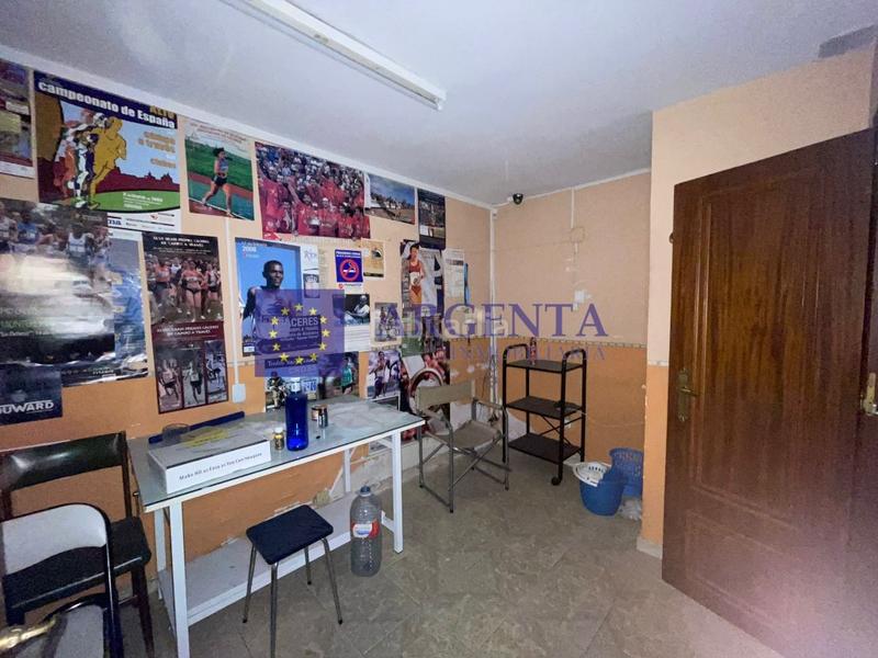 Foto 37d39d04-3356-49cc-8c41-6c52d5fbdd02. Alquiler local comercial se alquila local comercial Centro en Cáceres