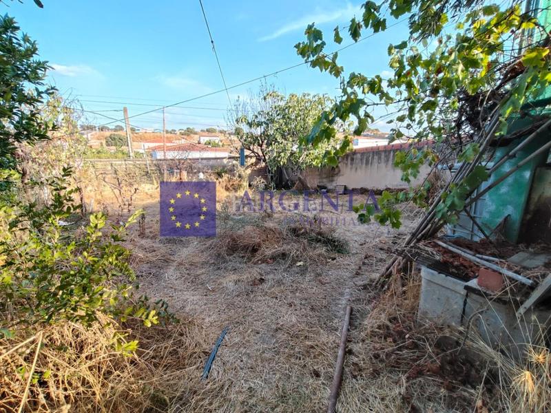 Foto 3b8e8229-fcbe-4257-bc1f-a85962fa0800. Chalet con parcheggio piscina in Montesol - Mejostilla Cáceres