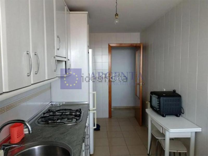 Foto 0d04858e-88f3-4e18-aa35-88b4f873ebca. Miete etagenwohnung mit parking in Centro Cáceres