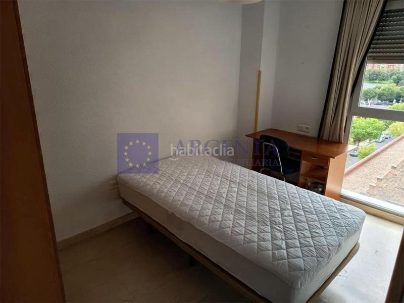 Foto c03d24f4-6b4f-41df-b84a-6eb4ad365645. Miete etagenwohnung mit parking in Centro Cáceres