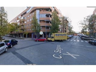 Lloguer Local Comercial a Nuevo Cáceres. Local comercial calle evora