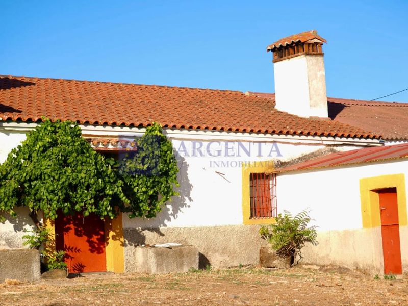 Foto 861f42f1-9b4d-41c7-be5b-b96e4ec58bcc. Casa finca 640ha en Montesol - Mejostilla Cáceres