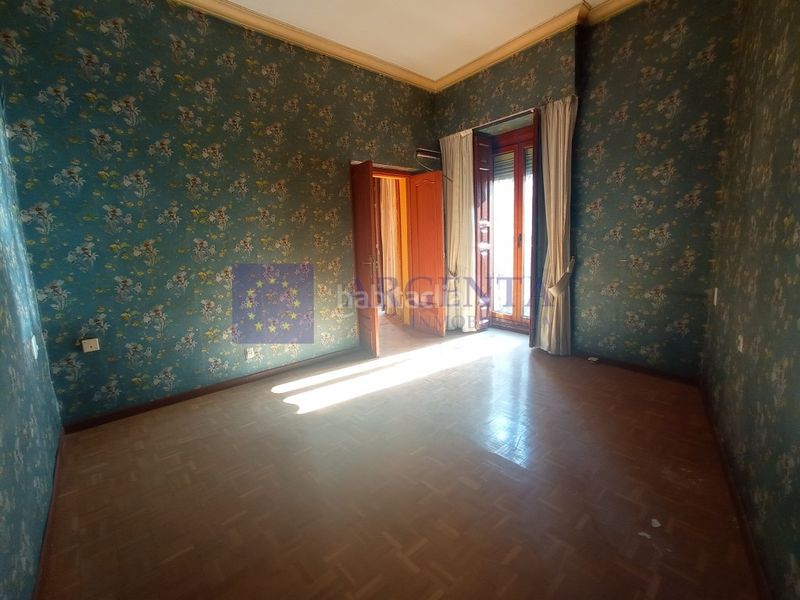 Foto 13bec1f0-e74c-4f4e-b5dc-398877af06ed. Piso venta inmueble gran teatro en Casco Antiguo Cáceres