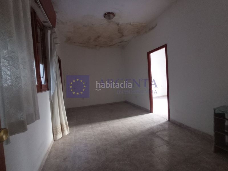 Foto ff271fd9-f632-4eb9-af32-3fd05bdd79a3. Piso venta inmueble gran teatro en Casco Antiguo Cáceres