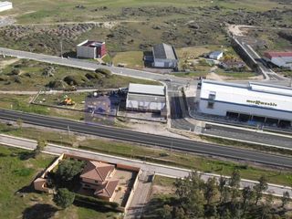Terreny residencial a Malpartida de Cáceres. Venta de parcela con nave incluida