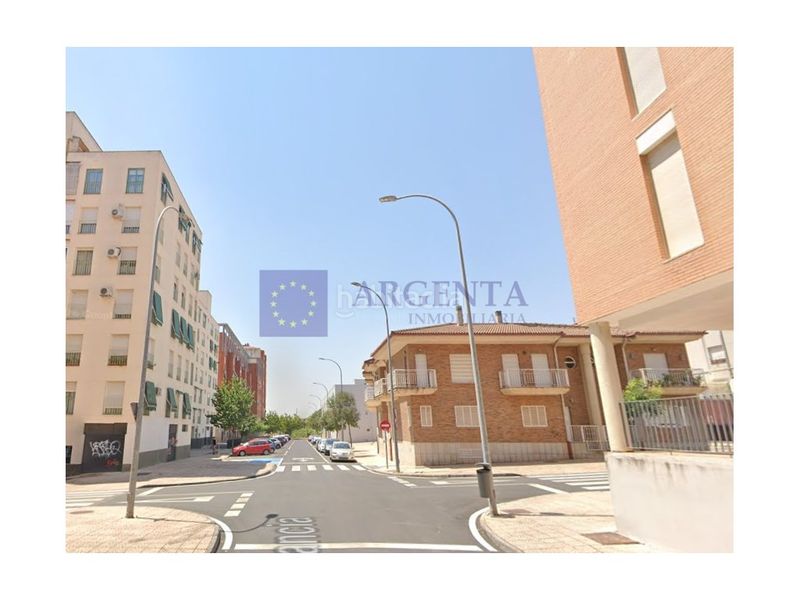 Foto e16a4875-5a38-4d84-9aac-d748f52c9ef9. Pis amb aparcament a Centro Cáceres