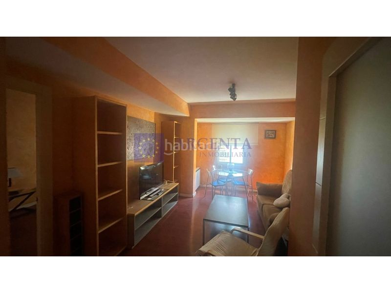 Foto f2431c84-75a0-472e-a175-89a5d527a623. Alquiler piso  céntrico en Centro Cáceres