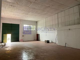 Industrial building in Ruta de la Plata. Nave industrial