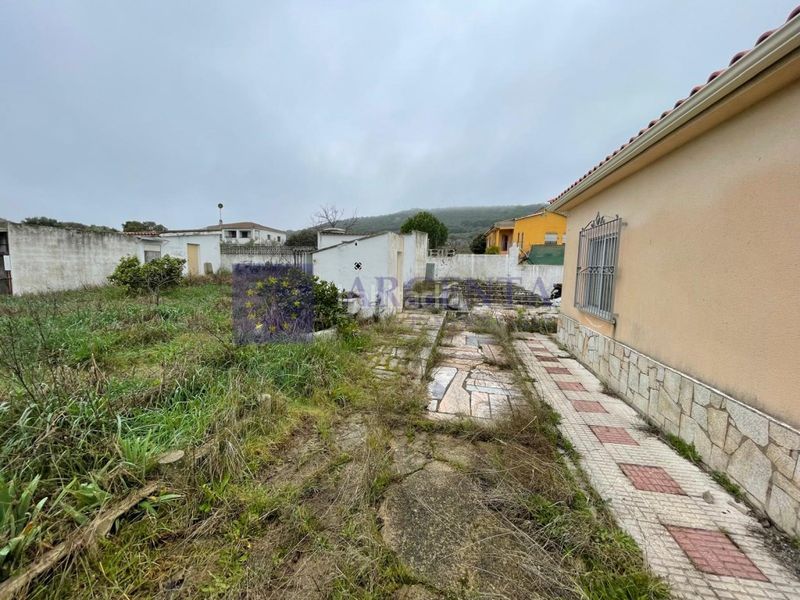 Foto 8cf44ddd-f8bb-42fb-bbe2-1b08b6902a56. Chalet mit pool in Sierra de Fuentes