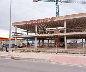 Gebäude in Rafalafena. Edificio en fase de estructura en zona comercial en expansión