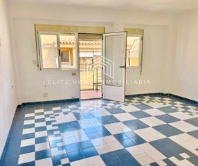 Pis a Plaza Donoso Cortés - Avenida Magdalena. Piso para reformar en 4 planta sin ascensor  calle segorbe