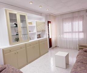 Location Appartement à Avenida de Valencia - Avenida de Casalduch. Amplio piso  de 4 habitaciones y dos grandes patios para disfrut