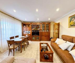 Piso en Centro. Increible piso de 4 habitaciones y 2 baños con vistas despejadas