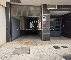 Parking voiture à Llandells. Amplia plaza de garaje en una de las zonas más demandadas de peñ