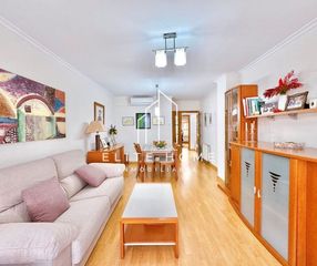 Etagenwohnung  Calle la mata de morella. Maravillosa vivienda de 4 habitaciones, terraza, garaje y traste