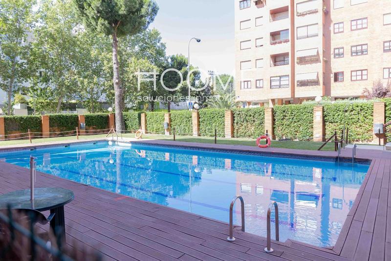 Foto 02ee92f1-3f3c-49be-9584-ef8feecca35b. Ático atico con 20 metros de terraza, piscina, garaje opcional, 3 habitaciones 2 baños a estrenar, Castillachamartin en Madrid
